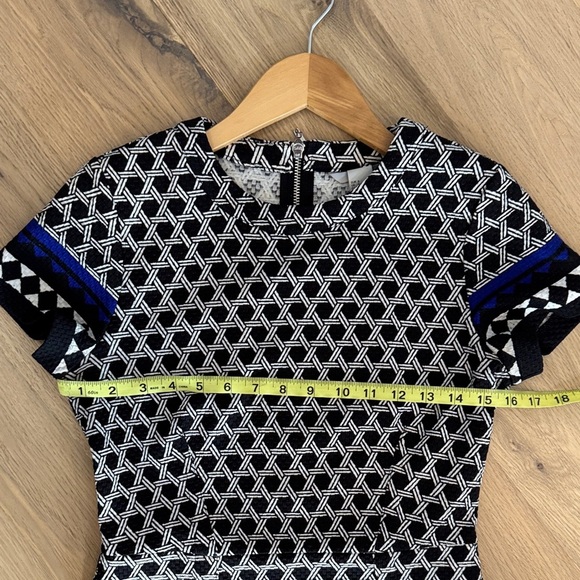🔷 H&M Black & Blue Geometric Midi Dress
Size Small - Picture 5 of 8
